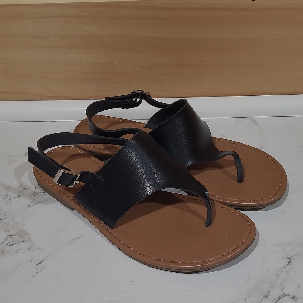 Chic Black and Tan Women's Sandals